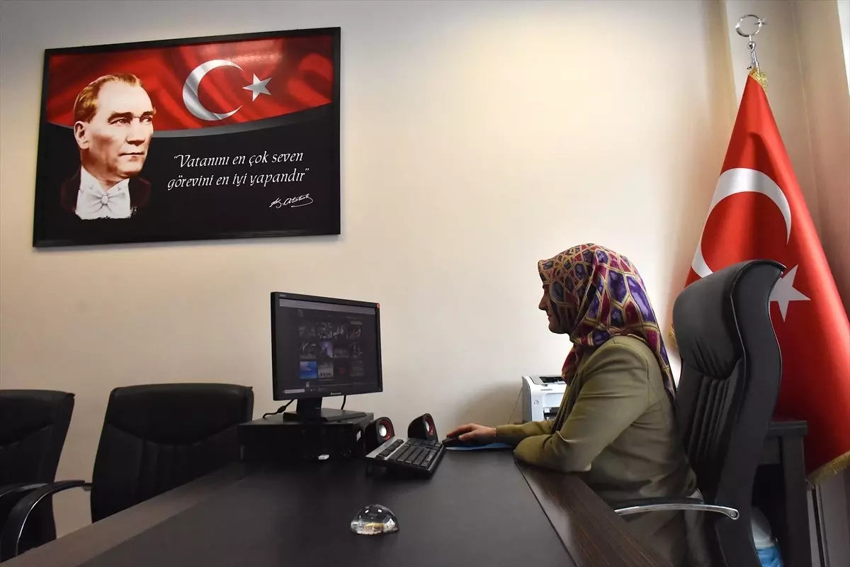 Van Denetimli Serbestlik Müdür Vekili Demirbaş, AA'nın 'Yılın Kareleri' oylamasına katıldı