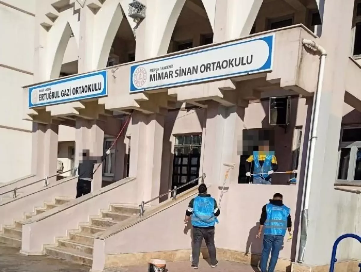 Yükümlüler, Mersin'de okulları temizleyip boyadı