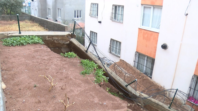 ضربت الفيضانات مدينتين! غمرت المياه المقابر، وتجاوزت الأنهار