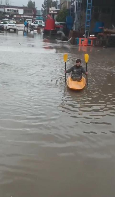 ضربت الفيضانات محافظتين لدينا! غمر الماء القبور، وتجاوزت الأنهار