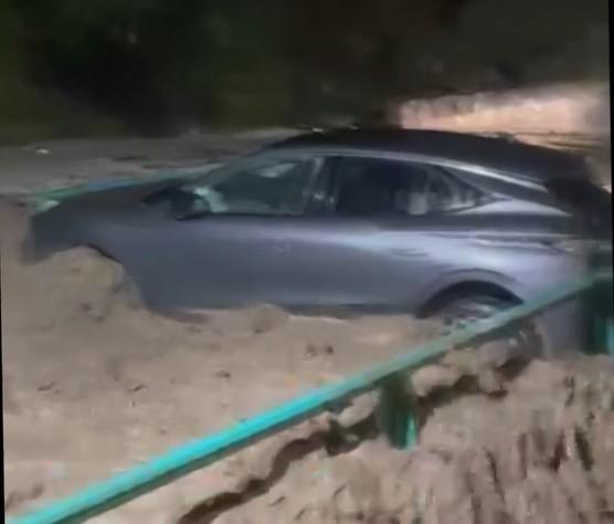 3 il felaketi yasadi otomobil yandi insanlar 19517545 3899 m