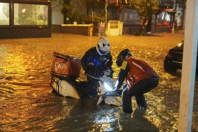 3 il felaketi yasadi otomobil yandi insanlar 19517545 4965 m