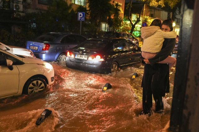 3 il felaketi yasadi otomobil yandi insanlar 19517545 7863 m