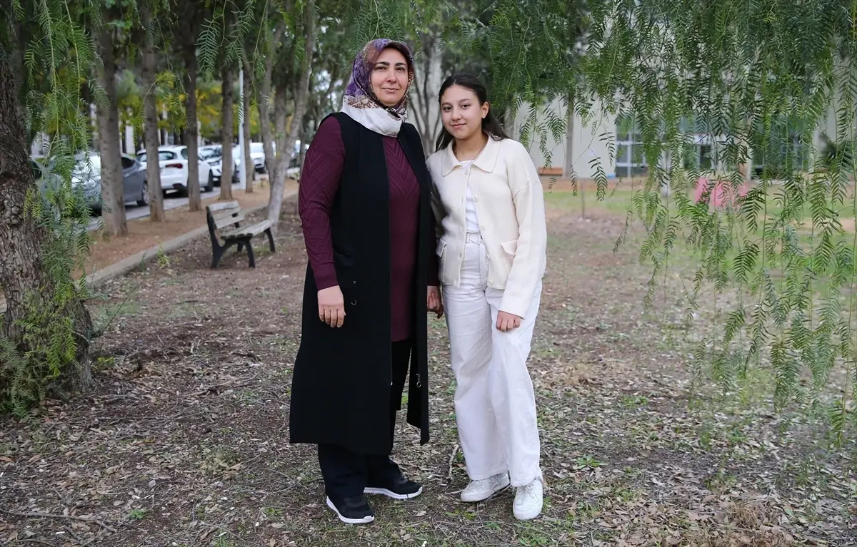 6 ŞUBAT DEPREMLERİNİN ÜÇÜNCÜ YILI - Ailesini kaybettiği enkazdan 160. saatte kurtarılan Aysima protezle yü...