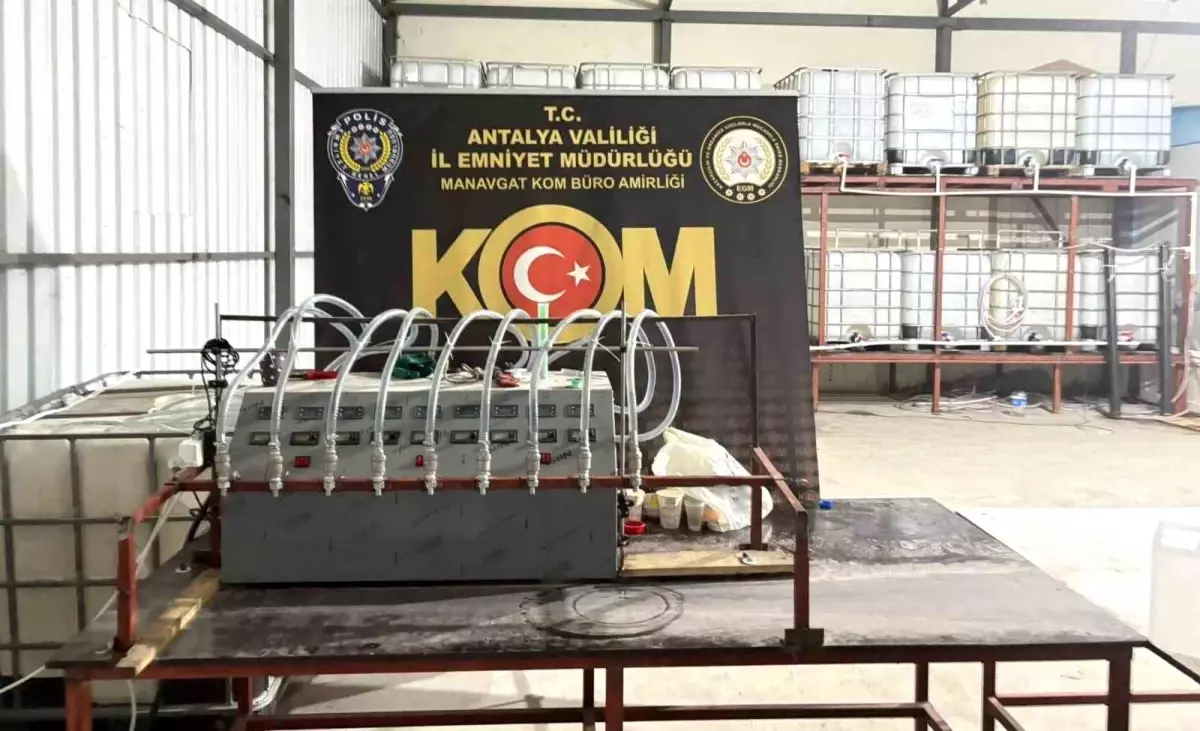 Antalya'da son 1 haftada suç işleme amacıyla örgüt kurma ve kaçakçılık suçlarından 14 kişi tutuklandı