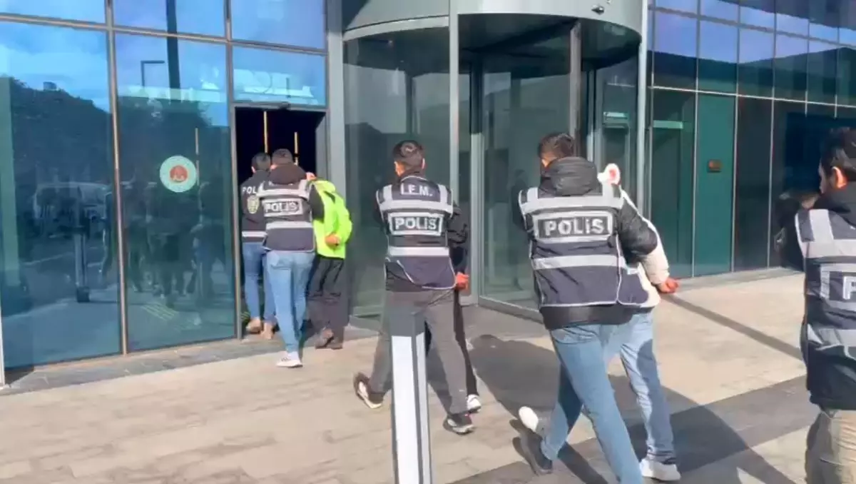 Arnavutköy'de haraç çetesine darbe: Lastikçiyi kurşunlayan 5 şüpheli yakalandı