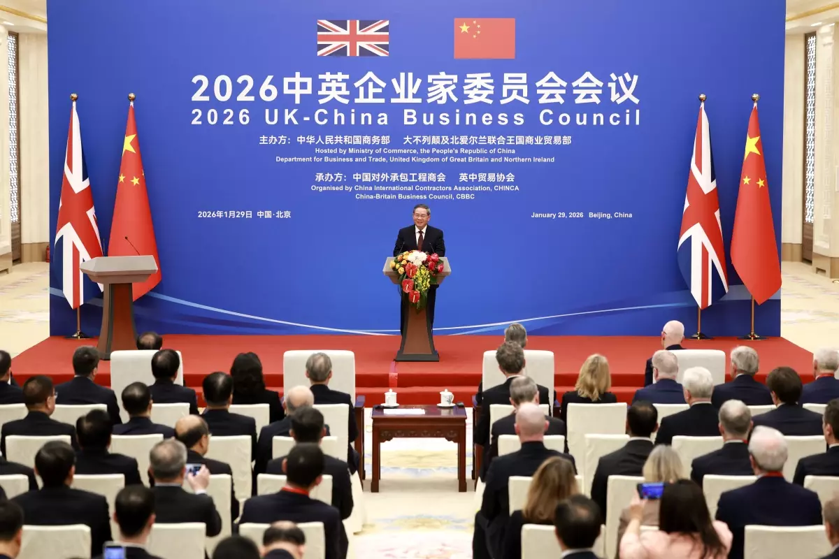 Çin Başbakanı: Çin ve İngiltere, "Buzları Kıran Yaklaşımı" Sürdürüp İşbirliği Bağlarını Sıkılaştırmalı