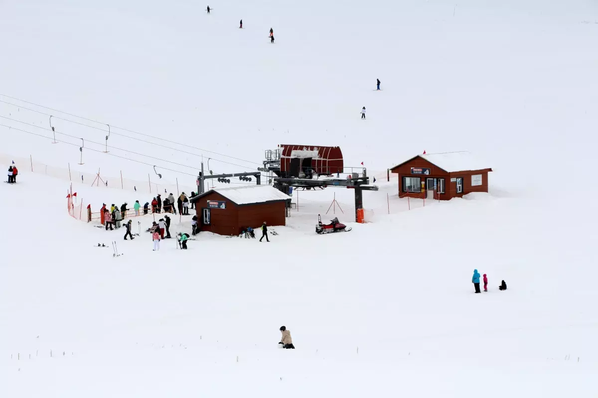 Davraz Kayak Merkezi'nde Sömestir Yoğunluğu