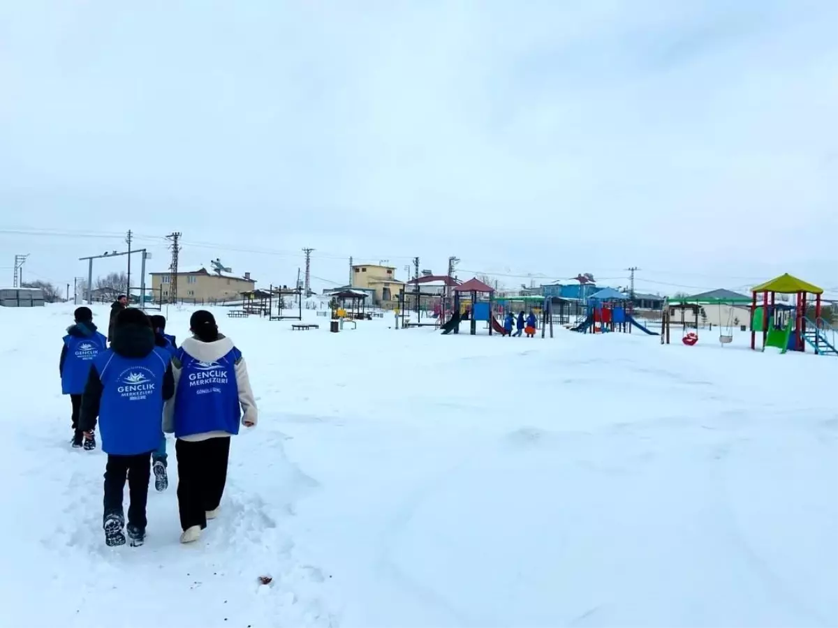 Diyadin'de gençlerden sokak hayvanlarına anlamlı destek