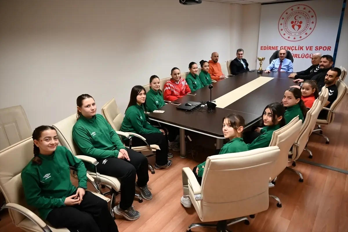 Edirneli sporcular Yasemin Adar Kadınlar Güreş Turnuvası'nda başarı elde etti