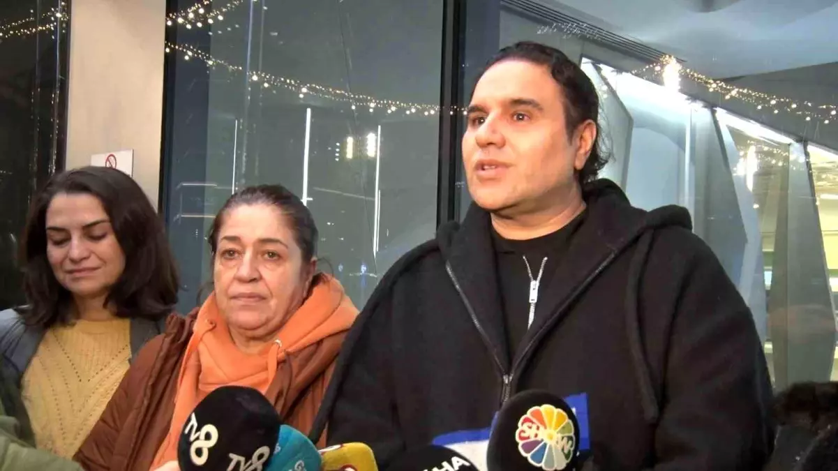 Fatih Ürek'in sevenleri hastaneye geldi