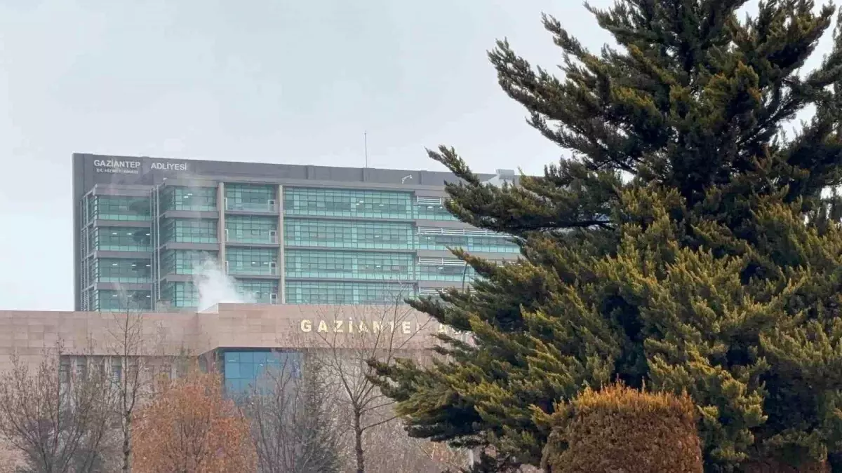 Gaziantep'te kızlarının müstehcen fotoğraflarını paylaşan kişiyi öldüren baba-oğula 11 yıl hapis