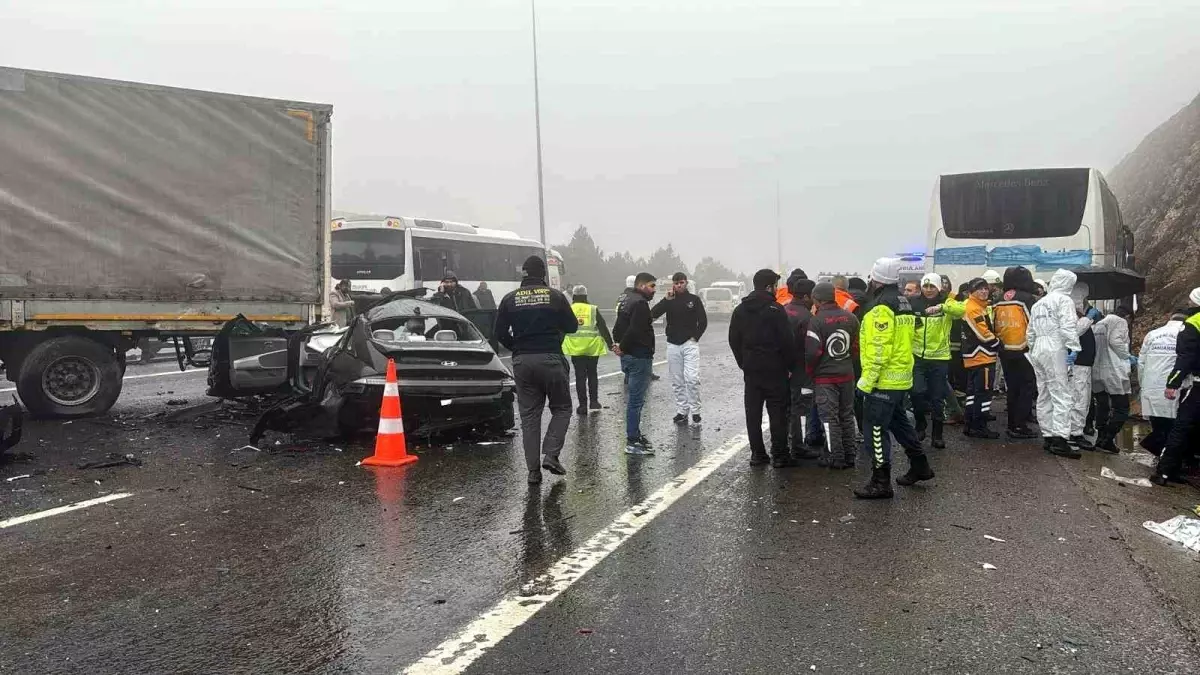 Gaziantep'te zincirleme kaza: 2 ölü, 10 yaralı