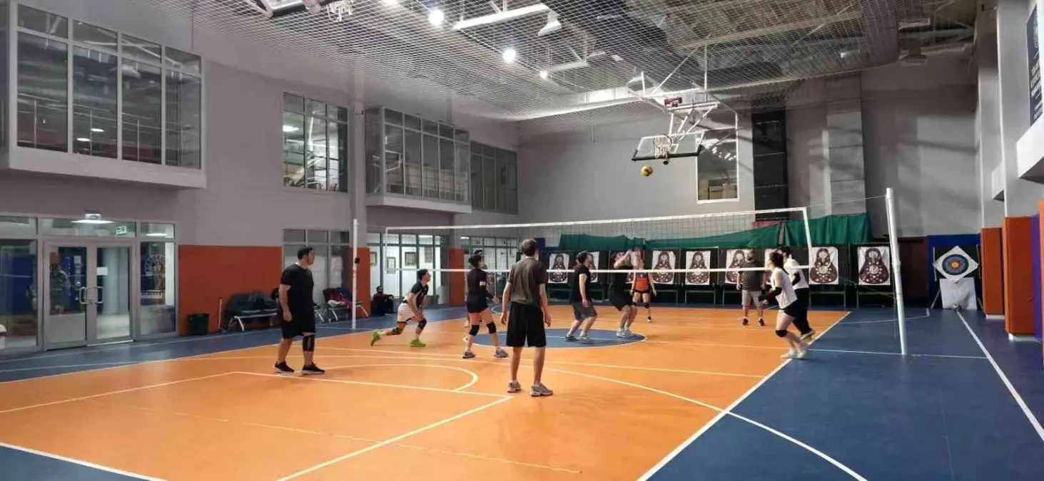 Gençler voleybol maçında buluştu