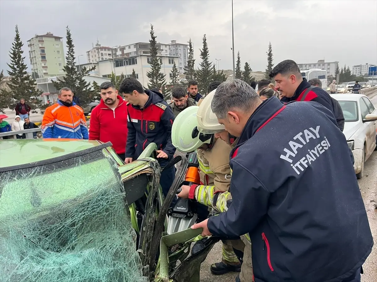 Hatay'da zincirleme trafik kazasında 4 kişi yaralandı