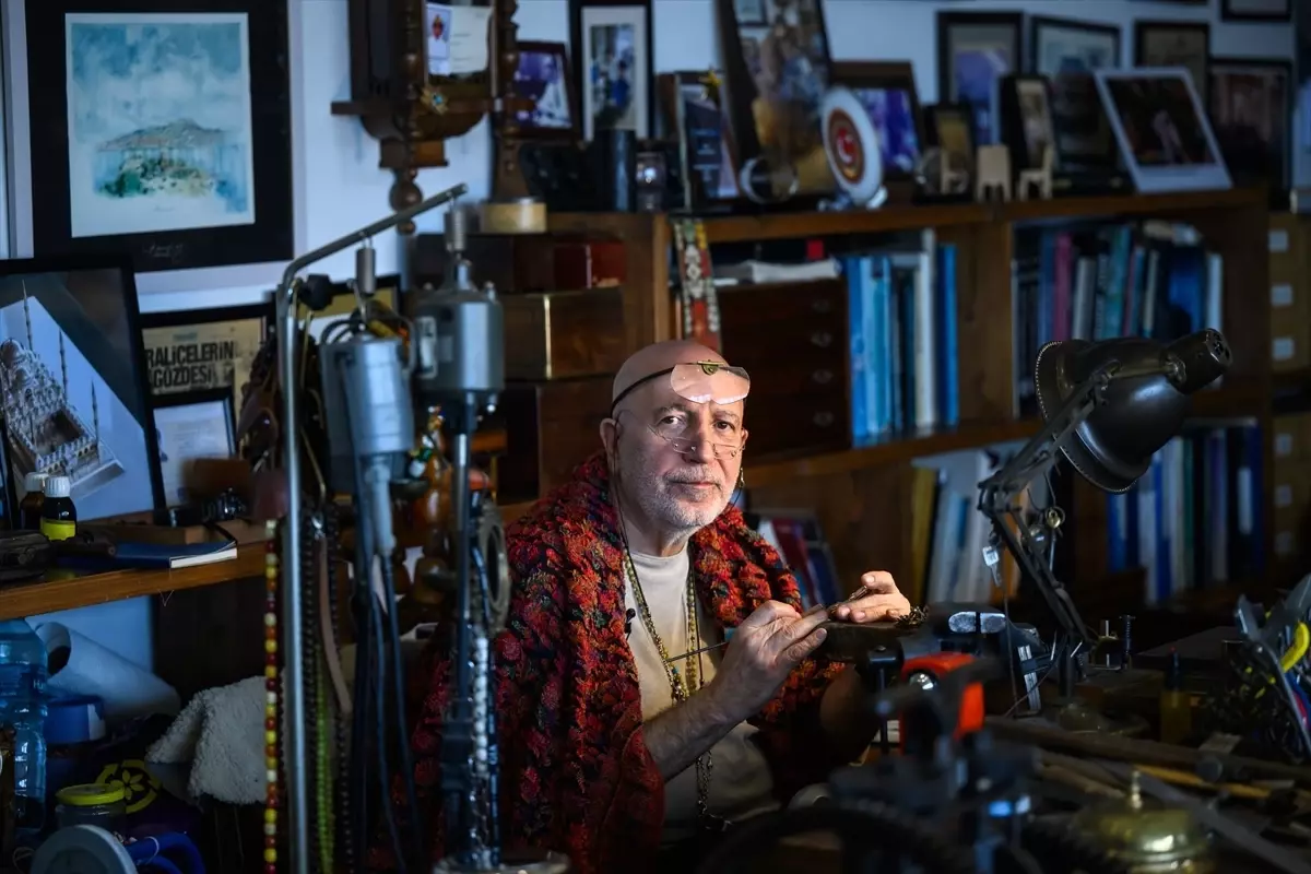 İstanbul'da dünyaya iz bırakan mücevherler tasarlıyor