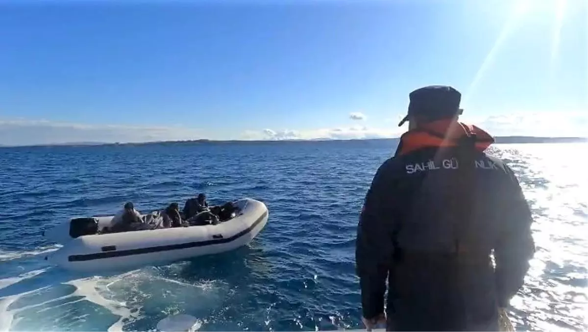 İzmir açıklarında 43 düzensiz göçmen yakalandı