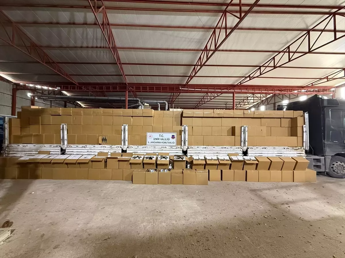 İzmir'de 12 milyon 720 bin makaron ele geçirildi, 2 şüpheli tutuklandı