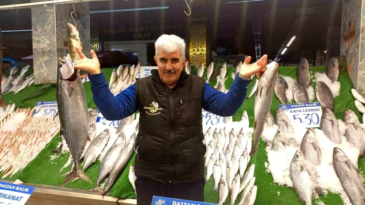 Kar yağdı, balık tezgâhları şenlendi