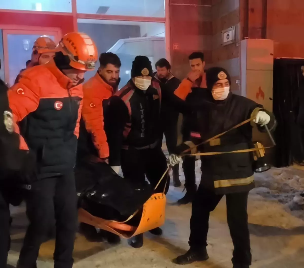 Kars'ta asansör boşluğuna düşerek ölen gencin cesedi, 2 gün sonra bulundu