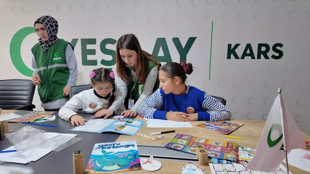 Kars'ta Yeşilaydan çocuklara yönelik "Kış Okulu" etkinliği