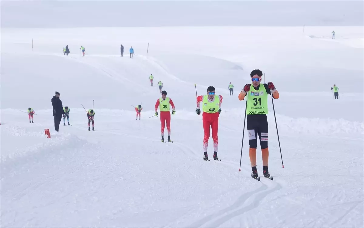 Kayaklı Koşu 1. Etap Yarışması Hakkari'de başladı