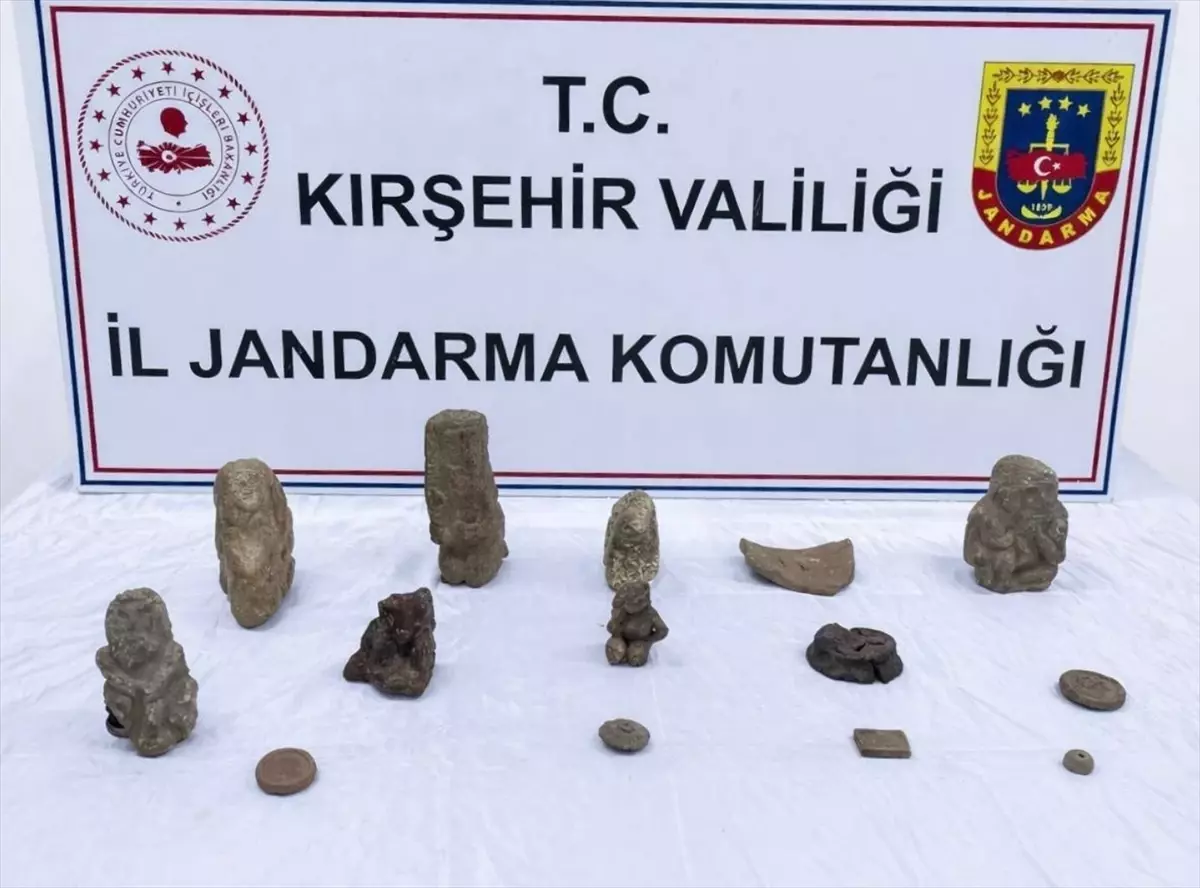 Kırşehir'de tarihi eser olduğu değerlendirilen 14 obje ele geçirildi