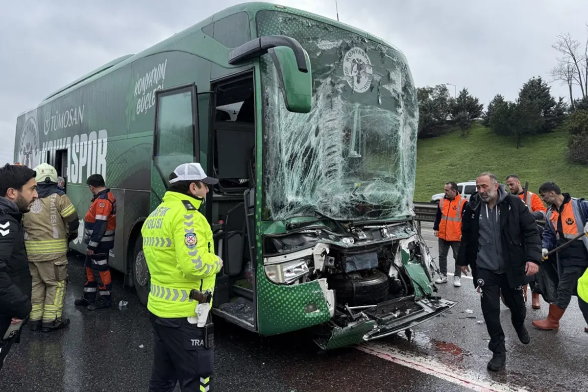 Konyaspor U19 Takımı, İstanbul'da kaza yaptı! Yaralılar var