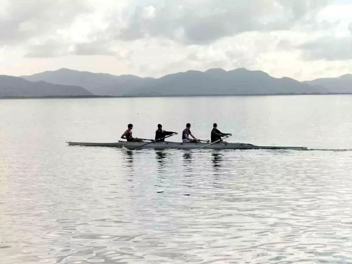 Köyceğiz'de yarıyıl tatili kürek okulu eğitimleri sürüyor