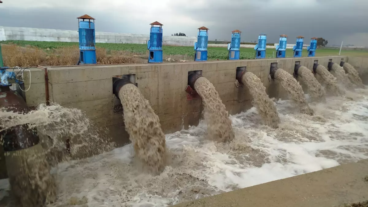 Mersin'de sağanak; dereler taştı, yolları su bastı