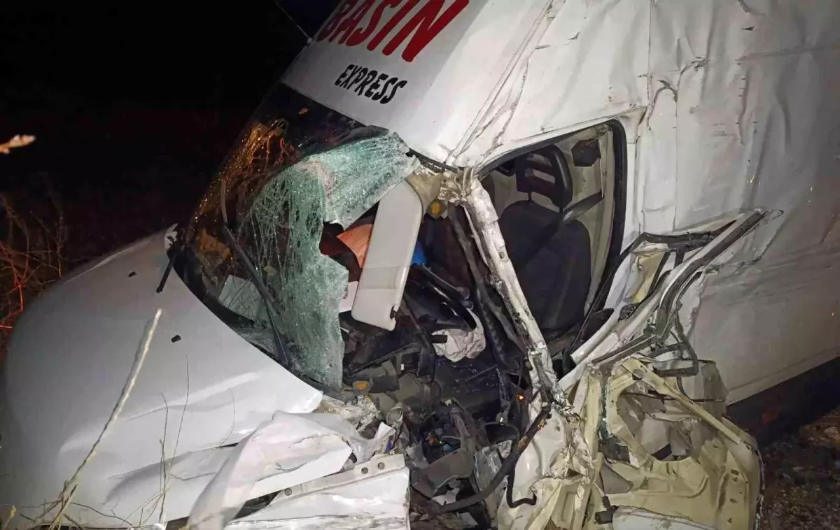 Şarampole giren minibüste 2 kişi yaralandı