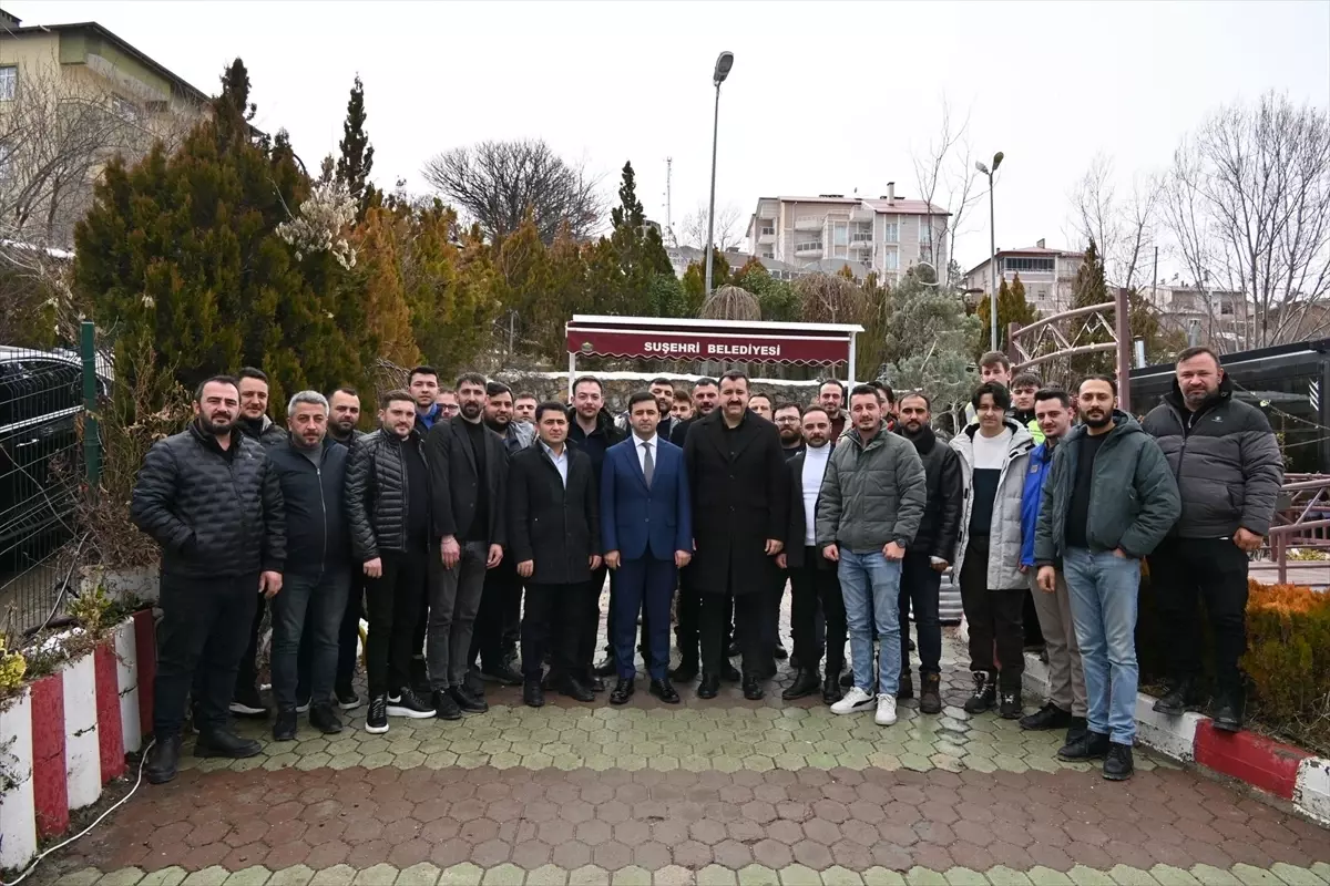Suşehri Belediye Başkanı Kayaoğlu, gençlerle bir araya geldi