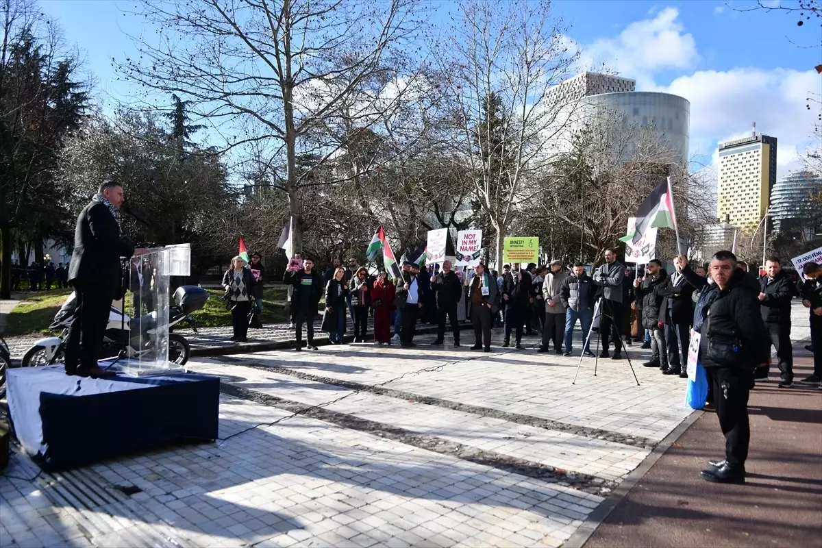 Tiran'da göstericiler Başbakan Edi Rama'nın İsrail ziyaretini protesto etti