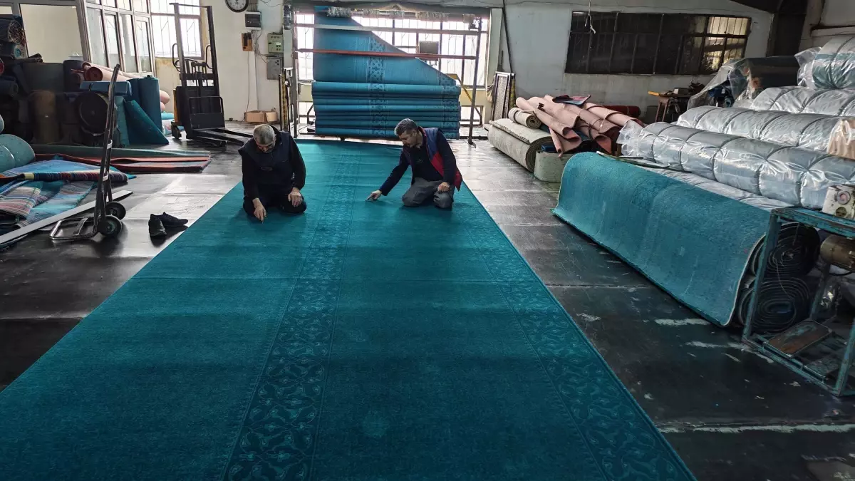 Tokyo Camisi'nin halıları yine Manisa'da dokundu