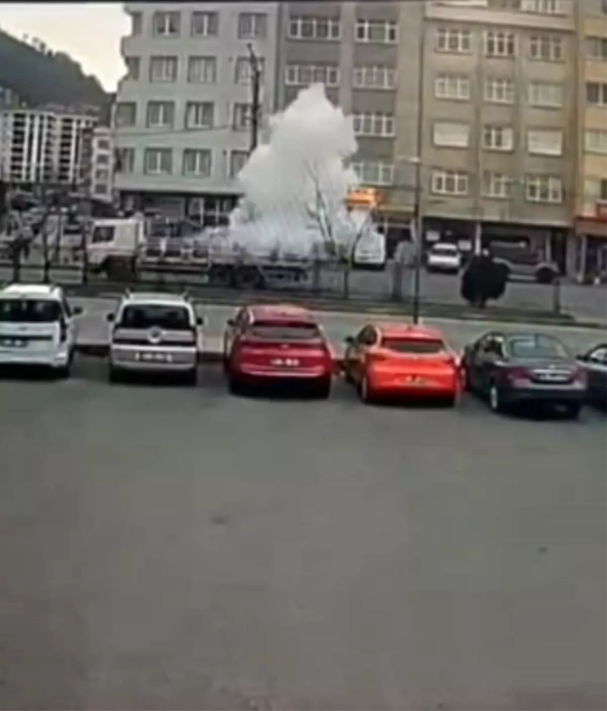 Trabzon'da seyir halindeki tüp kamyonunda korkutan patlama