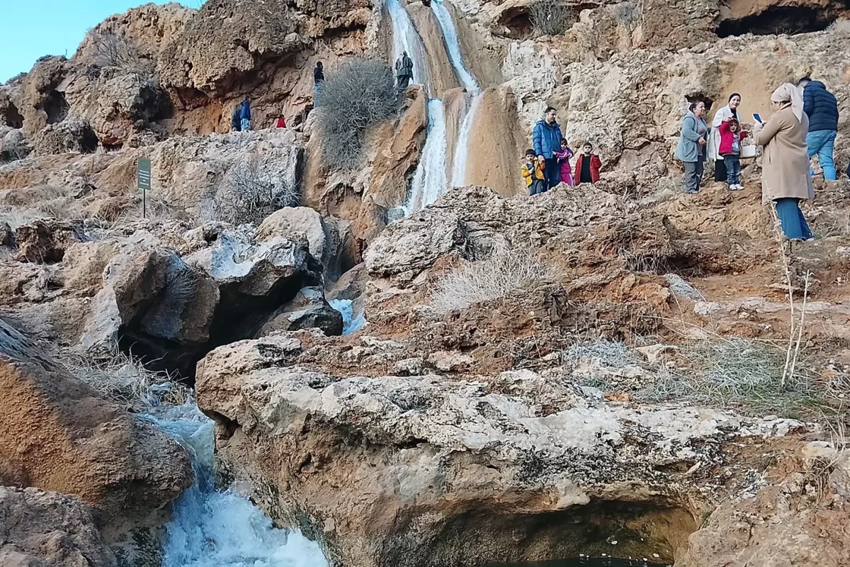 2 yıl aradan sonra akmaya başladı, bölge halkı havalara uçtu