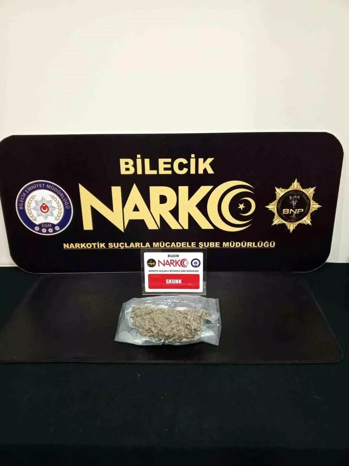 220 gram uyuşturucu maddeyi çadırın içine saklamışlar