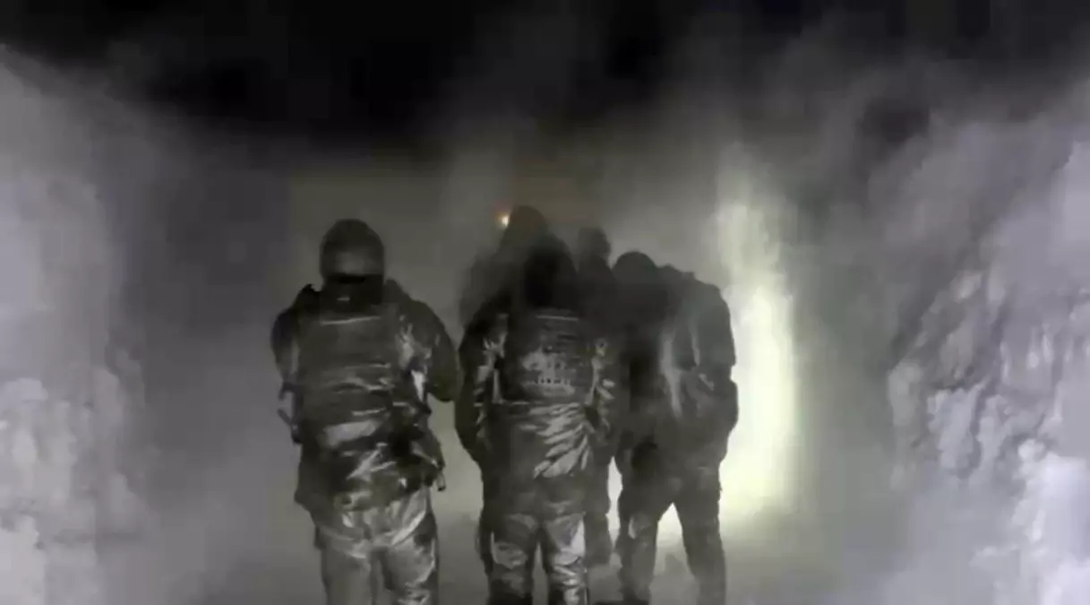 Ağrı'da tipide mahsur kalan vatandaşlar için ekipler seferber oldu