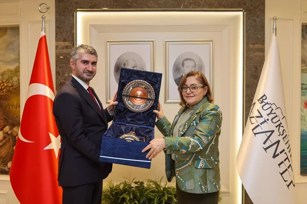 Aile ve Sosyal Hizmetler Bakan Yardımcısı Tarıkdaroğlu, Gaziantep'te ziyaretlerde bulundu