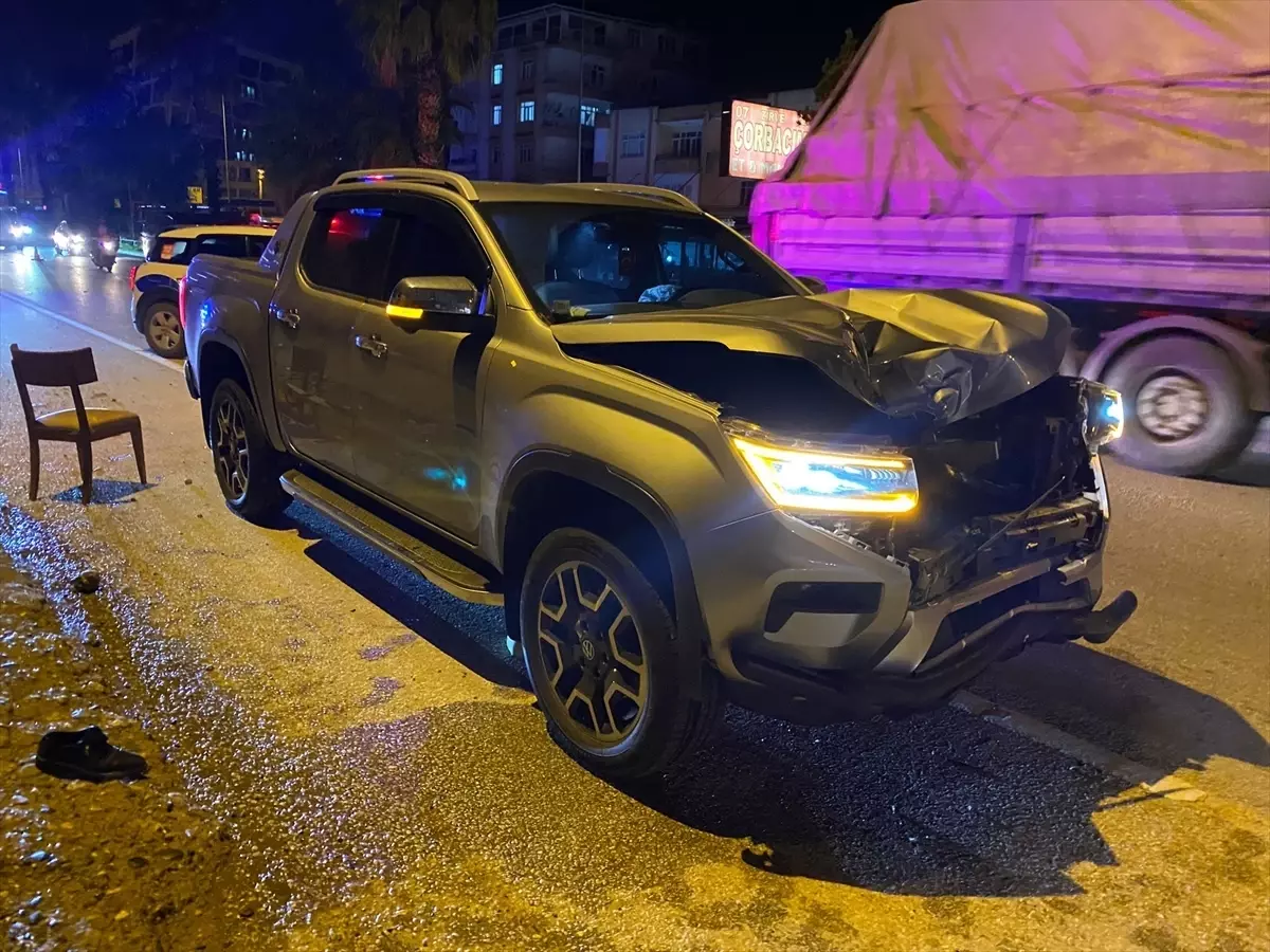 Antalya'da kamyonetle çarpışan elektrikli bisiklet sürücüsü öldü