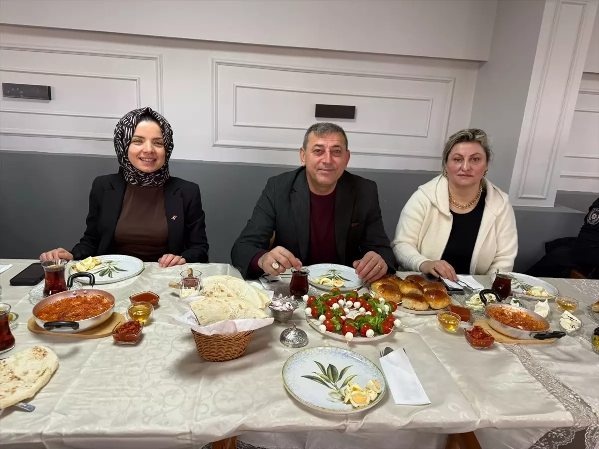 Atkaracalar'da Kaymakam Karataş ve Belediye Başkanı Oflaz'dan kadın kooperatifine ziyaret