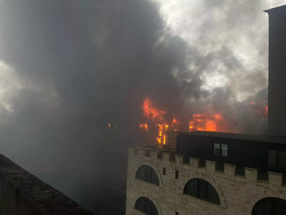 Aydın'da fırtına çatıyı uçurdu; 2 ev zarar gördü