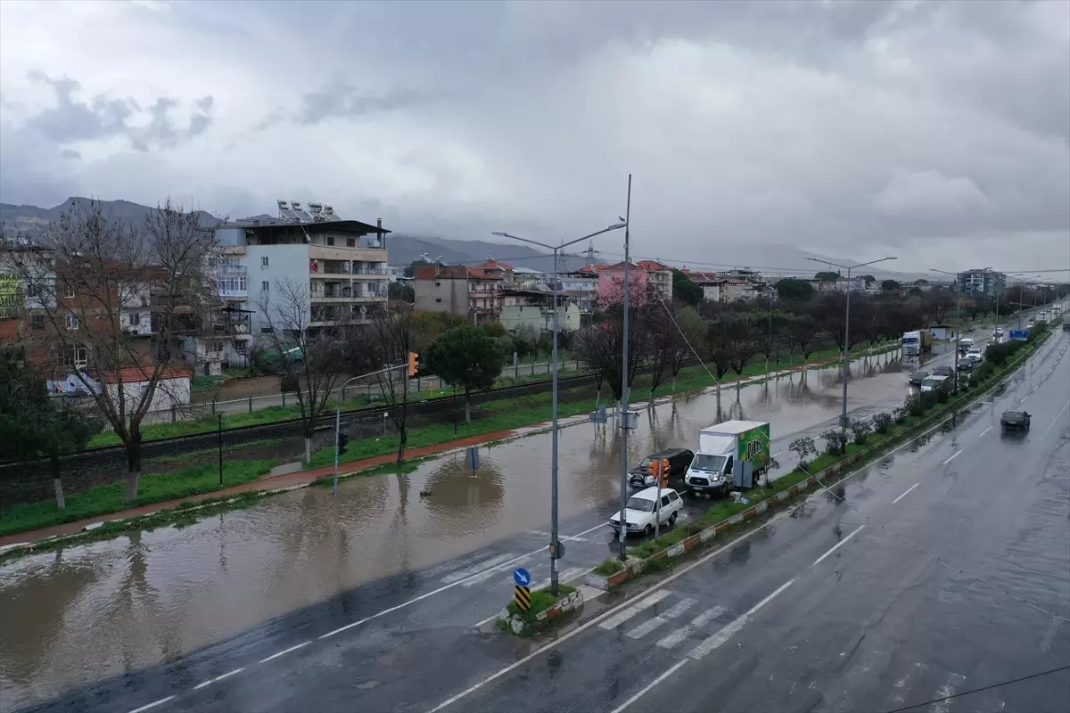 Aydın'da sağanak yaşamı olumsuz etkiledi