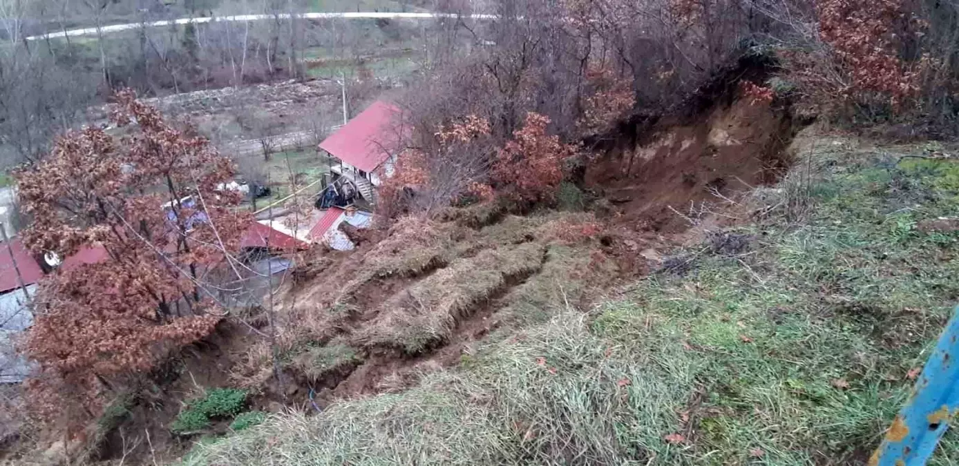 Bolu'da heyelan nedeniyle 3 ev boşaltıldı