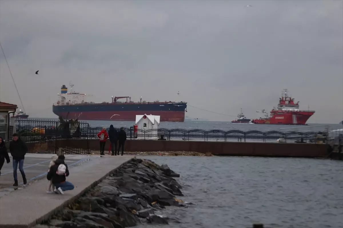 Bozcaada'da karaya oturan gemi kurtarıldıktan sonra Yalova'ya götürüldü