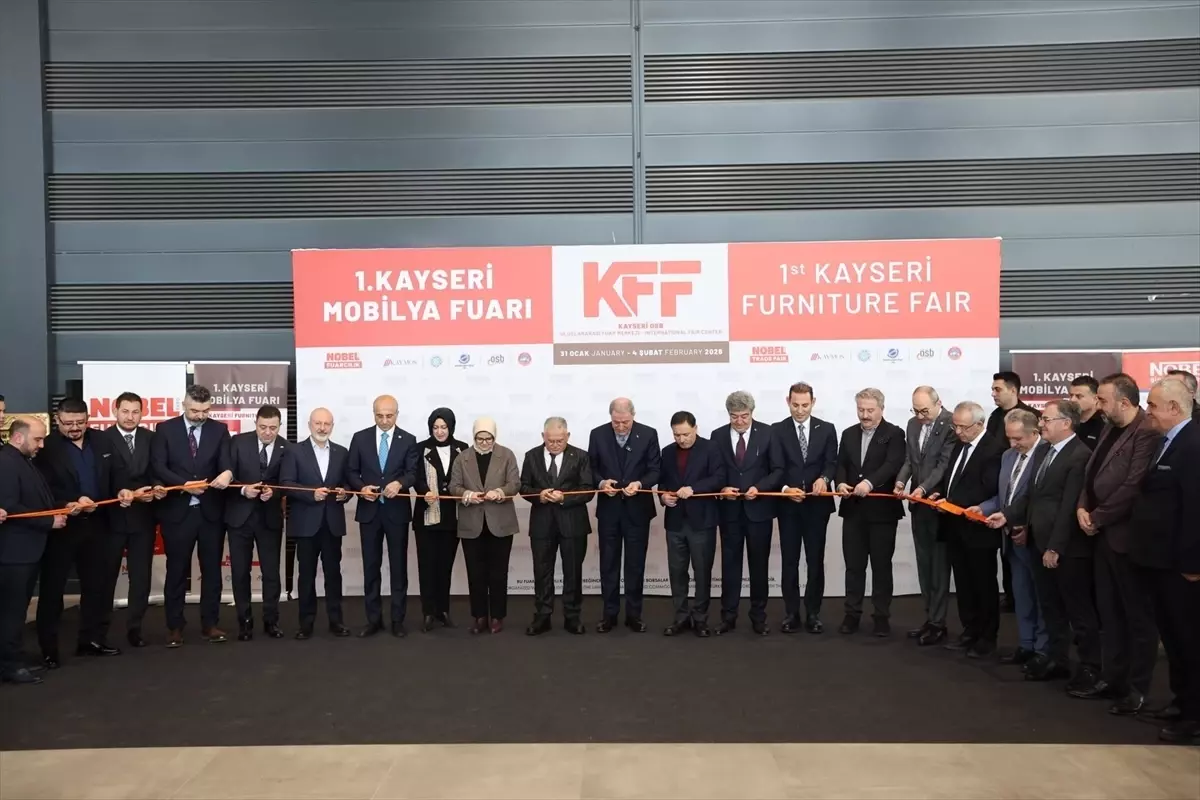 Büyükşehir Belediye Başkanı Büyükkılıç, 1. Kayseri Mobilya Fuarı'nın açılış törenine katıldı