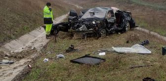 Çanakkale'de cenazeye gidenleri taşıyan otomobilin devrildiği kazada 5 kişi yaralandı