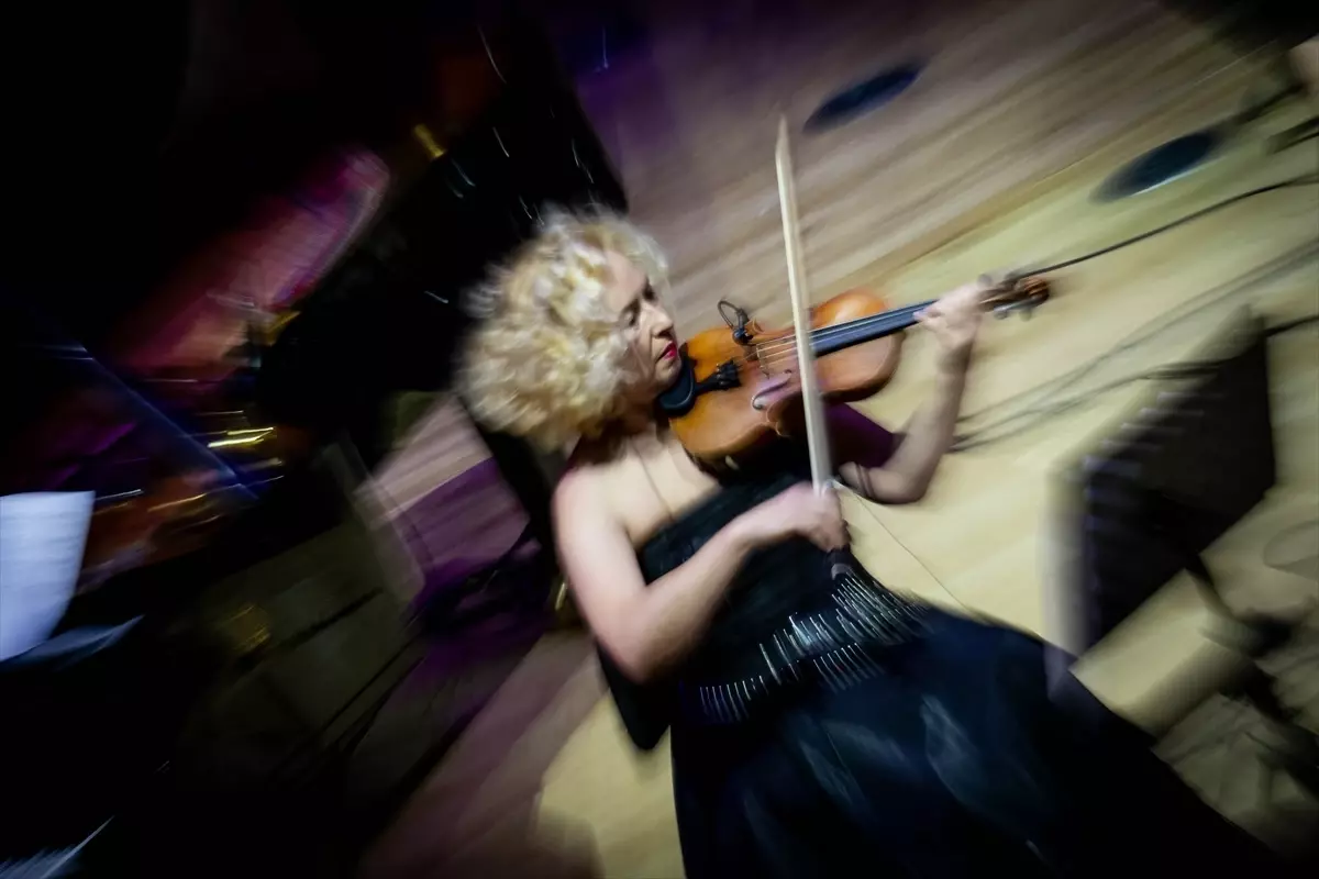 CSO Ada Ankara'da 'Queen for Strings' sahne aldı