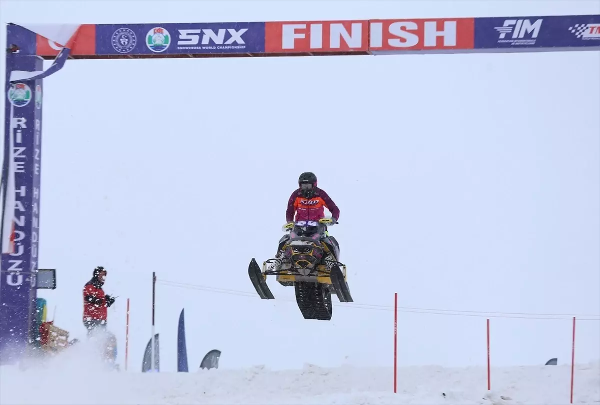 Dünya Kar Motosikleti Şampiyonası'nda sıralama yarışları yapıldı