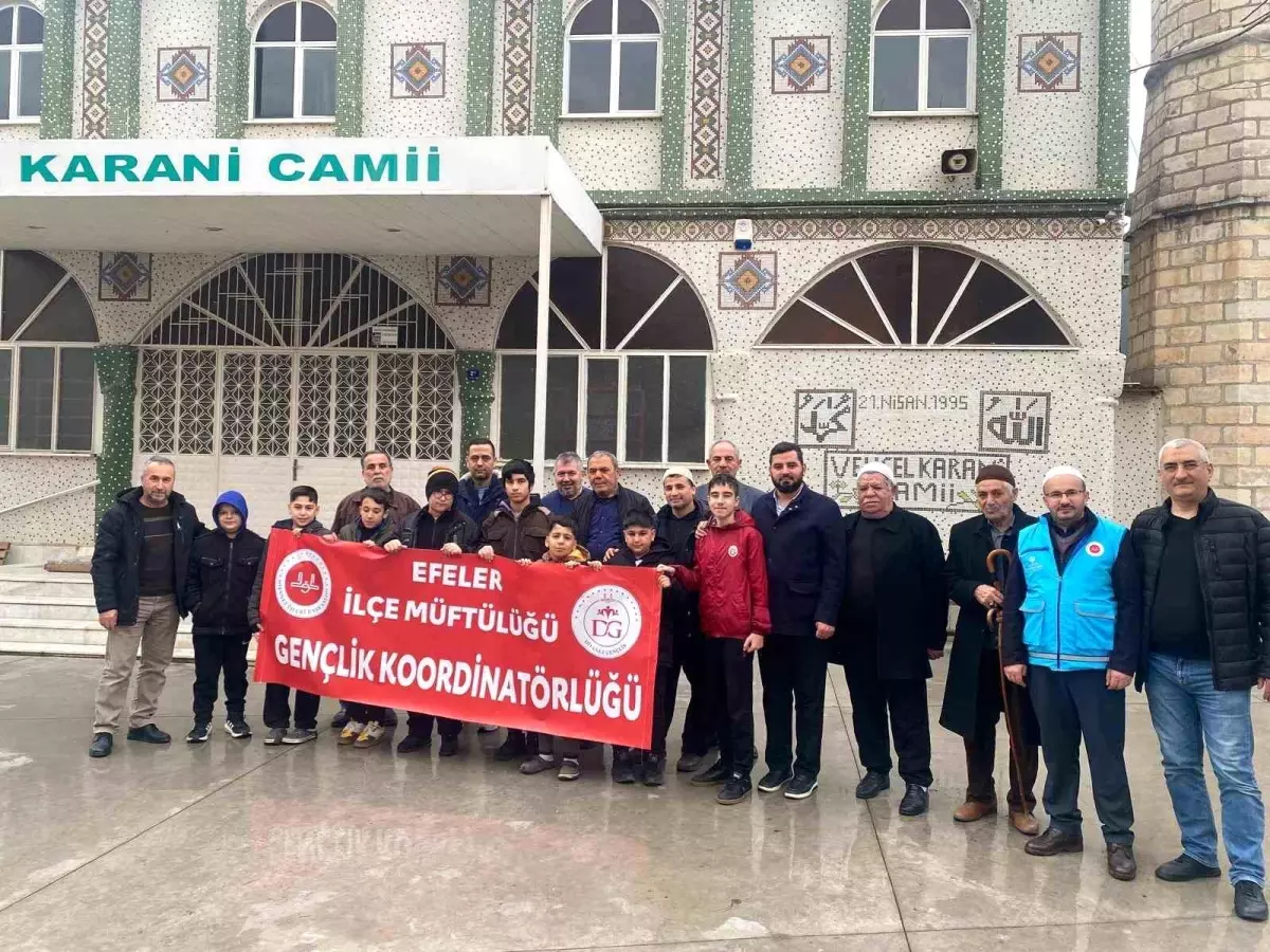 Efeler'de her yaştan vatandaş sabah namazında bir araya geldi